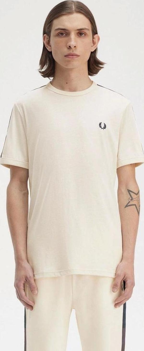 Fred Perry Erkek Ekru Logo Detaylı T-shirt - Image 1