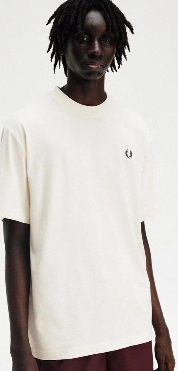 Fred Perry Erkek Ekru Logo Detaylı T-shirt - Image 1