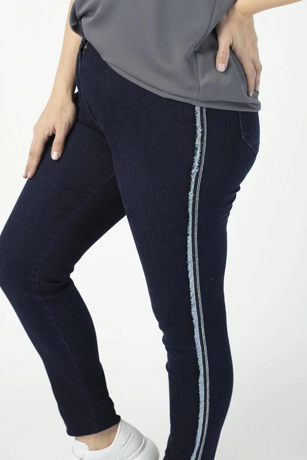 P004m Yanı Püsküllü Tam Kalıp Dar Paça Büyük Beden Kot Pantolon Mavi - Image 1