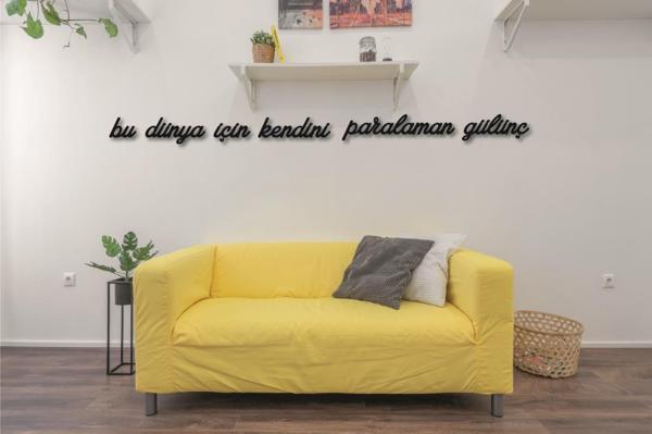 Bu Dünya İçin Kendini Paralaman Gülünç Duvar Yazısı Ahşap Tablo  - Image 1