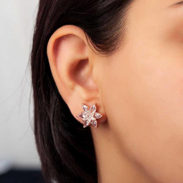 Gümüş Rose Beyaz Lotus Çiçeği Çivili Kadın Küpe SL5364 - Image 1