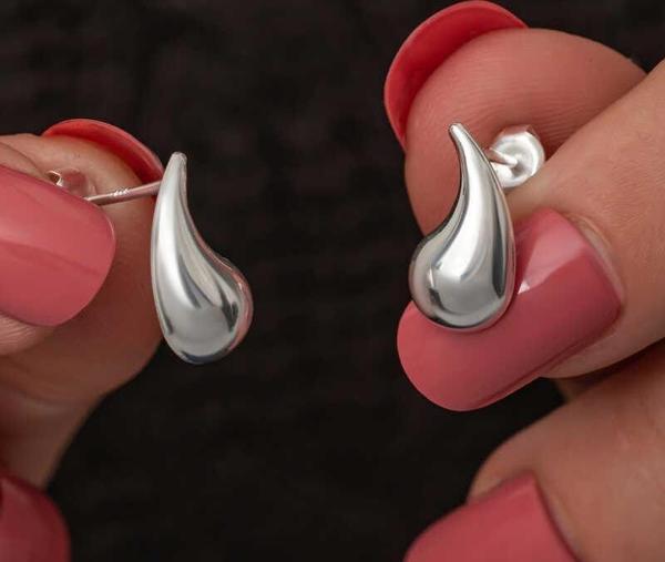 Gümüş Gözyaşı Damla Çivili Kadın Küpe  SL7297 - Image 1