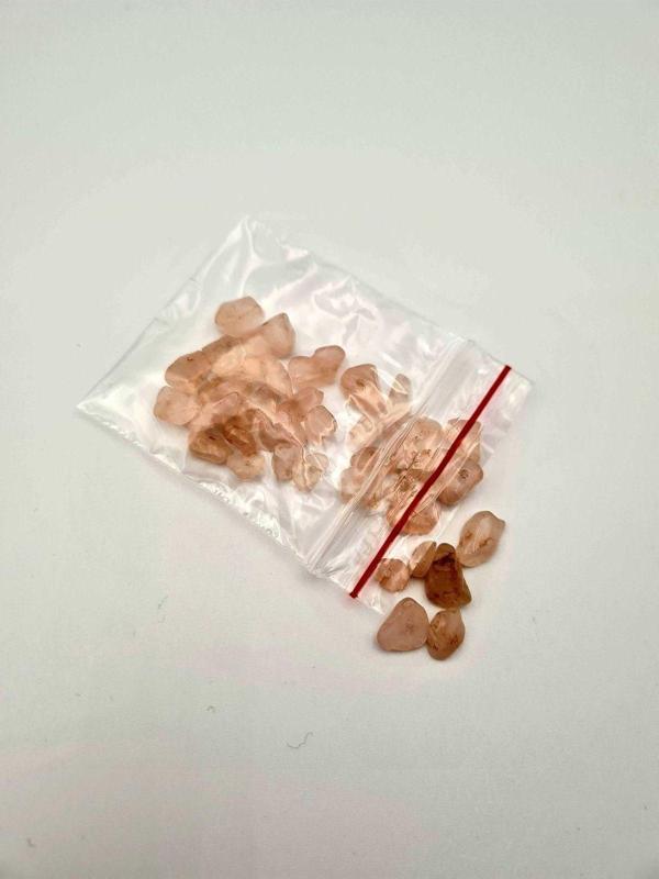 Sertifikalı Pembe Kuvars Kırık Doğal Taş - 10 gr Delikli Doğal Taş - Image 1