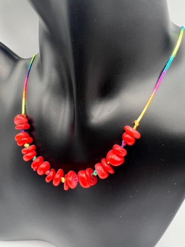 Sertifikalı Kırmızı Sedef Doğal Taş Çocuk Kolyesi Asansörlü Kilit Sistemi - Image 1