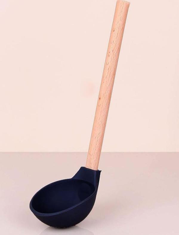 Ahşap Saplı Silikon Kepçe Siyah - Image 1