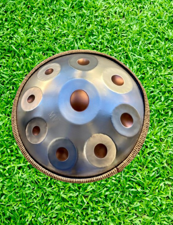 HANG DRUM  HP-S09SG İTHAL HANDPAN 9 TONLU STANDLI SİLVER - Image 1