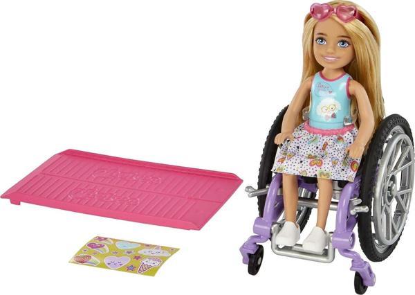 Barbie Chelsea Bebek Ve Tekerlekli Sandalye, Hareketli Tekerlekli, Rampa, Çıkartma Levhası Ve Aksesu - Image 1