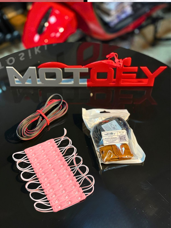 HONDA PCX 125 - 150 UZAKTAN KUMANDALI 16 MODLU ÇAKAR DANS MODÜLLÜ AMBİYANS AYDINLATMA - MOTOSİKLET ALTI AYDINLATMA PEMBE RENK - Image 1