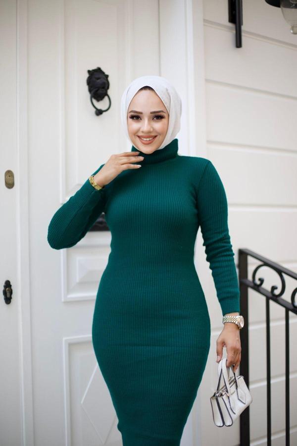Sfg Life Moda Kadın Tesettür Giyim Akrilik Balıkçı Yaka Esnek Ve Slim Triko Kalem Elbise Zümrüt Yeşili Standart - Image 1