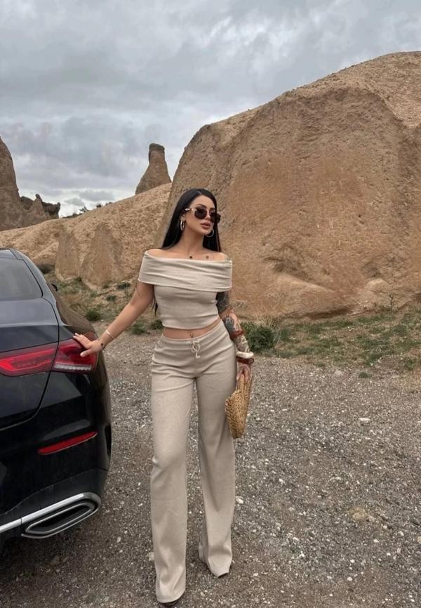 Madonna yaka bol paça pantolonlu takım - Image 1