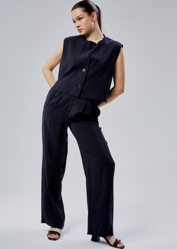 Kadın Siyah Rahat Kesim Dokuma Pantolon - Image 1