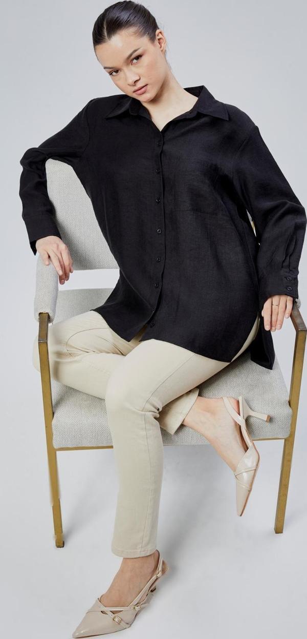 Siyah Yırtmaç Detaylı Oversize Gömlek  - Image 1