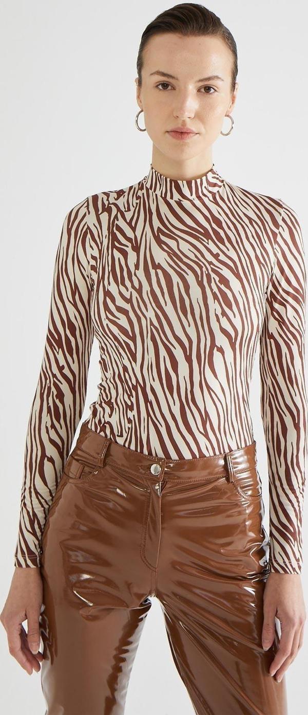 Zebra Desen Boğazlı Kahverengi Body - Image 1
