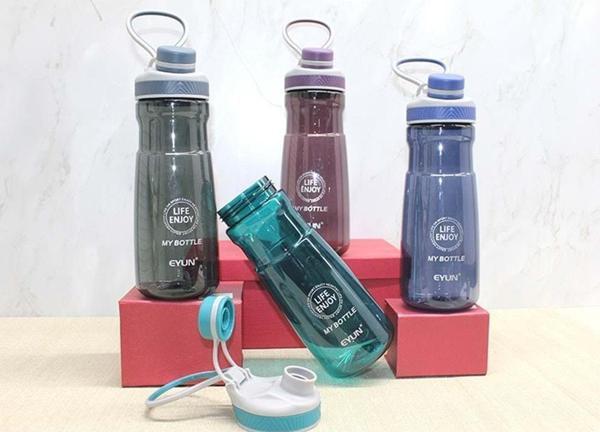 Tutmalı Su Matarası 960 Ml - Image 1