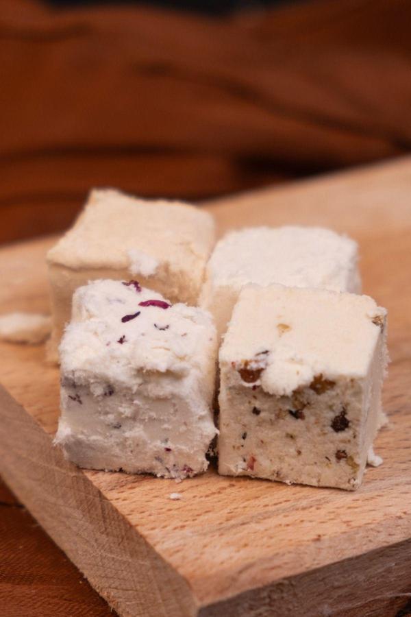 Leblebi Çarşısı Antep Fıstıklı Çekme Helva 400 Gr - Image 1