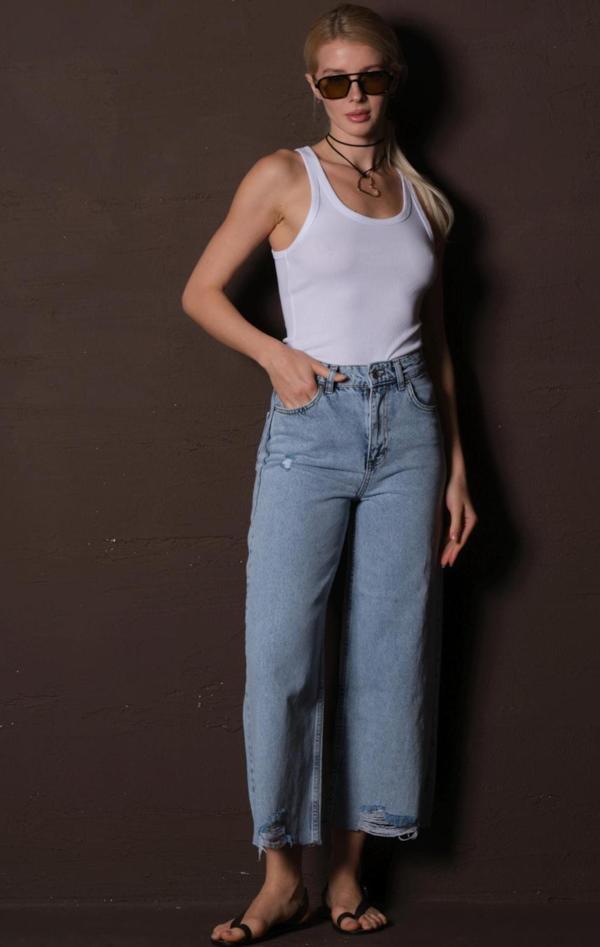 Rahat Kesim, Paçalarda yırtık detaylı, Kısa Boy yazlık kadın denim Crop jean Pantolon @Lisente  - Image 1