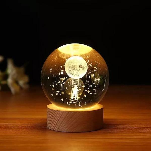 Büro Ev Ofis Hediyesi için 6CM Astronot Stil Ahşap Standlı Işıklı Cam Küre - Image 1