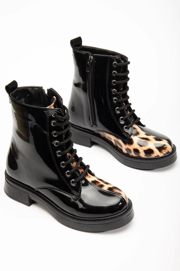 02-3055 Siyah Rugan Leopar Bağcıklı Fermuarlı Günlük Kadın Bot - Image 1