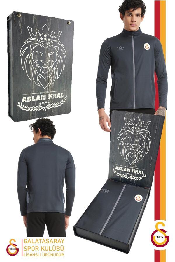 Galatasaray Orijinal Lisanslı Dik Yaka Fermuarlı Antrasit Sweat Hediyelik Ahşap Kutulu - Image 1