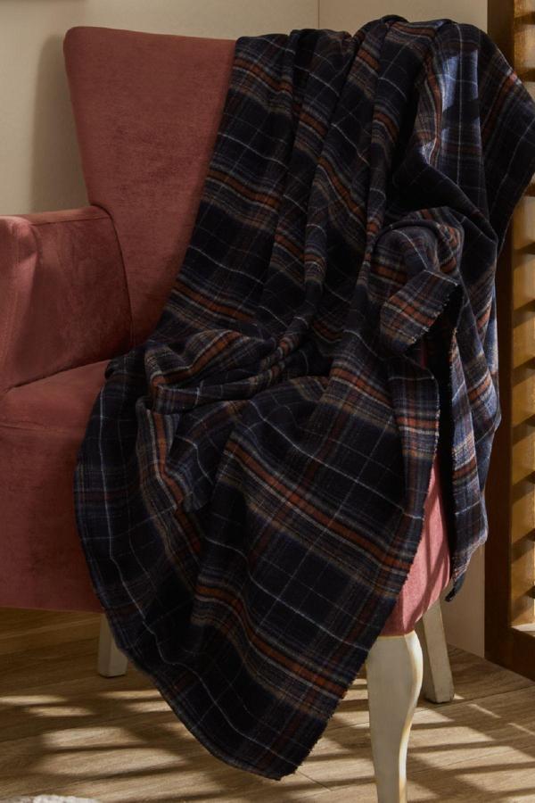 Karaca Home Flanel Throw Tv Battaniyesi Koyu Lacivert - Image 1