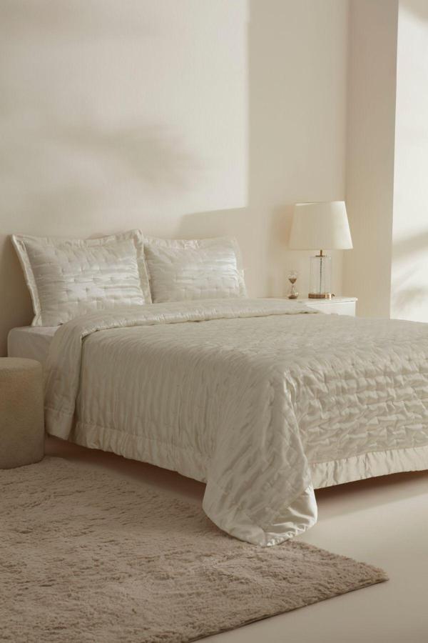 Karaca Home Glamour Çift Kişilik Yatak Örtüsü Beyaz - Image 1