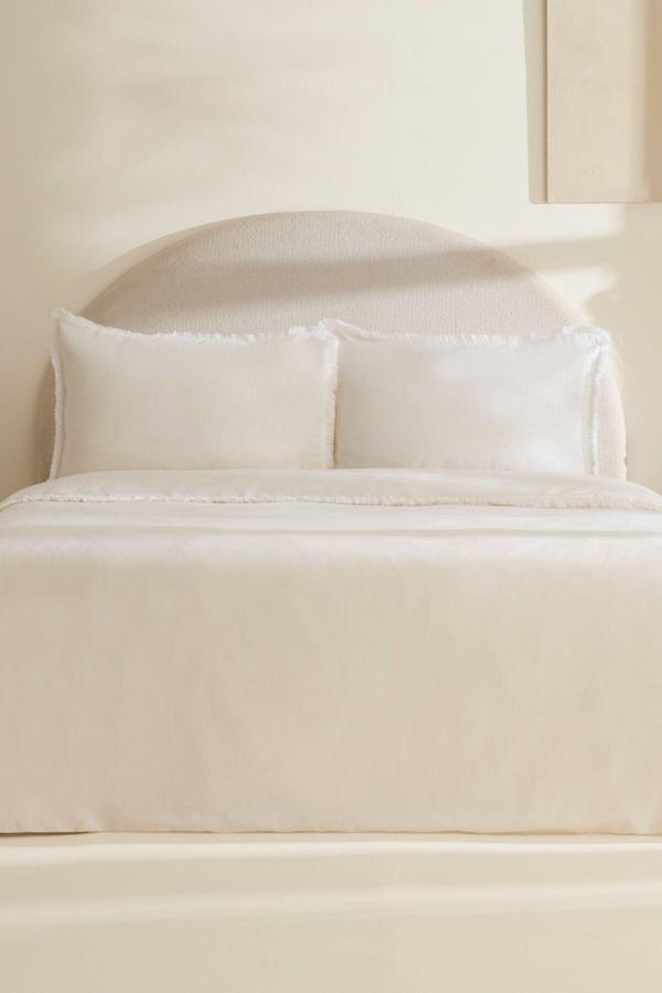 Karaca Home Ella Krep %100 Pamuk Püsküllü Çift Kişilik Nevresim Takımı Beyaz - Image 1