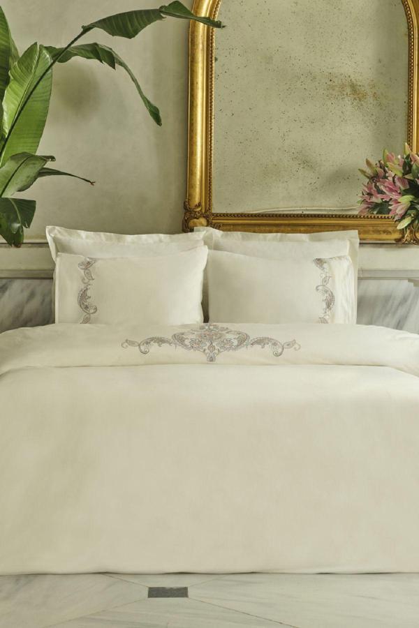 Karaca Home Alessa Nakışlı %100 Pamuk Çift Kişilik Nevresim Takımı Beyaz - Image 1