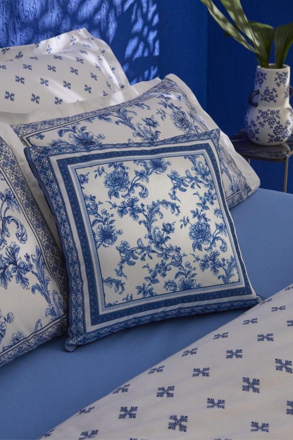 Karaca Home Rosario Dolgulu Kırlent 45X45 cm Mavi Beyaz - Image 1