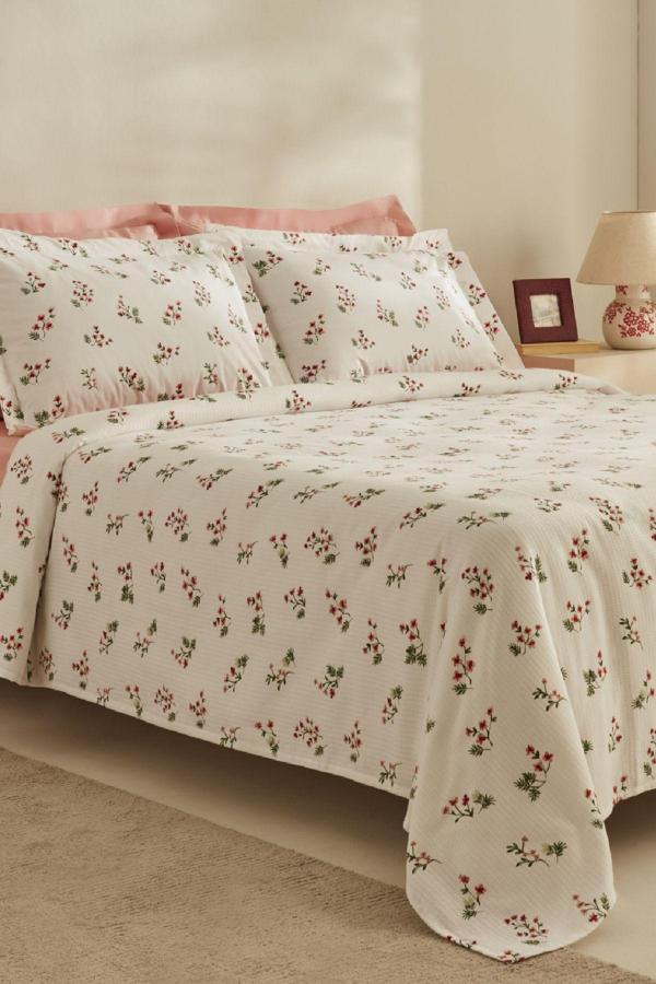 Karaca Home Silvie %100 Pamuk Tek Kişilik Pike Takımı Kırmızı - Image 1