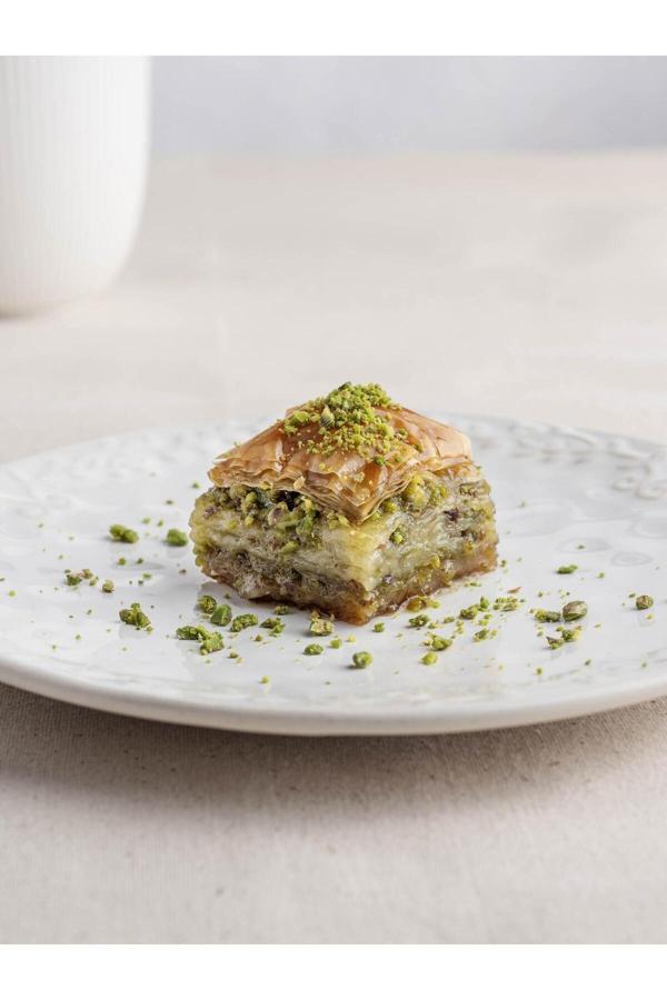 Babazade Fıstıklı Vegan Baklava 0.5 Kg - Image 1