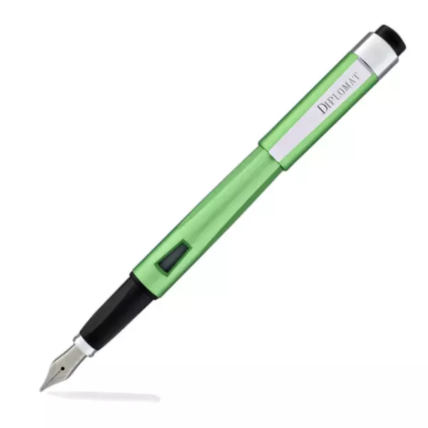 ​​​​​Diplomat D40908025 Magnum Soft Touch Yeşil Dolma Kalem, Medium Uç - Image 1