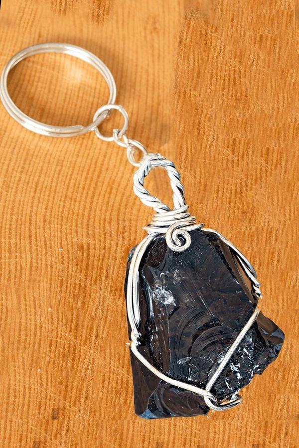 Sertifikalı Gümüş Ham Siyah Obsidyen Taşı Anahtarlık - Tel Sargılı - Image 1
