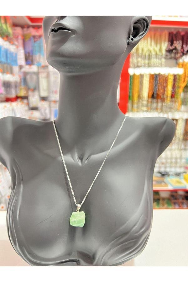 Orijinal İşlenmemiş Doğal Taş Florit Kolye Sürpriz Hediyeli - Image 1