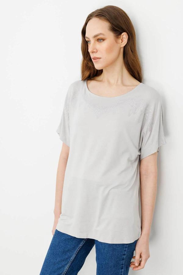 Desen Triko Kadın Sıfır Yaka Boncuk İşlemeli Penye T-Shirt 25859 Taş - Image 1