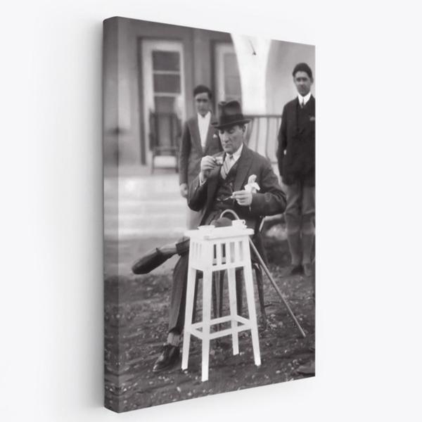 Mustafa Kemal Atatürk Kahvesini İçerken Fotoğrafik Dekoratif Kanvas Tablo, Duvar Dekoru EZ124 - Image 1