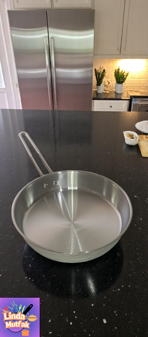 Akdeniz 26 Cm Metal Kulplu Çelik Tava - Image 1