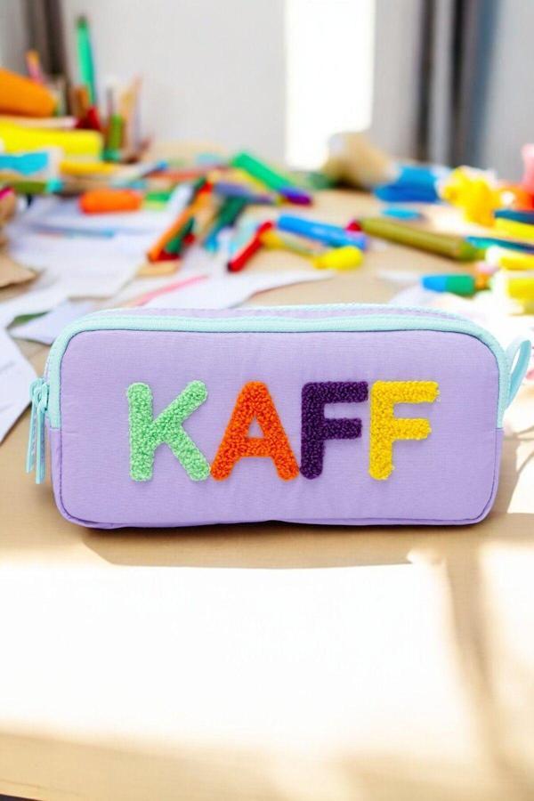Kaff 01108 Mor Renk Yeşil Fermuarlı Su Geçirmez Bondit Kumaş Peluş Baskılı Çift Gözlü Kalemlik - Image 1