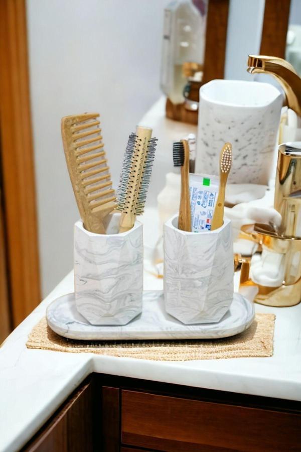 Trust Stone Banyo Seti Tepsili Diş Fırçalık, Diş Macunluk, Makyaj Organizeri,Banyo Takımı - Image 1