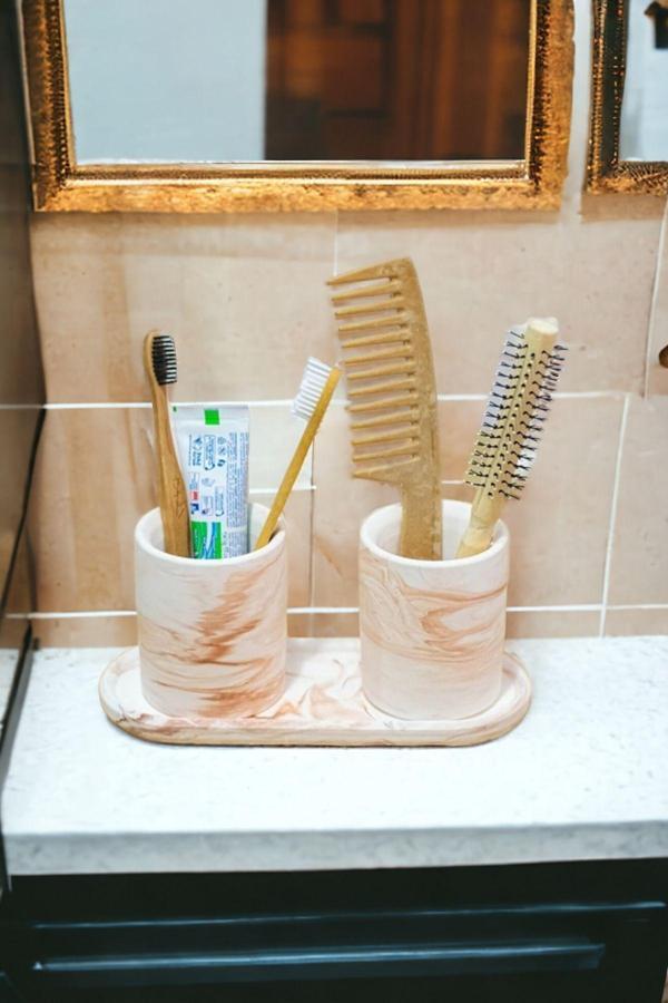 Trust Stone Banyo Seti Turuncu Renk  Tepsili Diş Fırçalık, Diş Macunluk, Makyaj Organizeri,Banyo Takım - Image 1