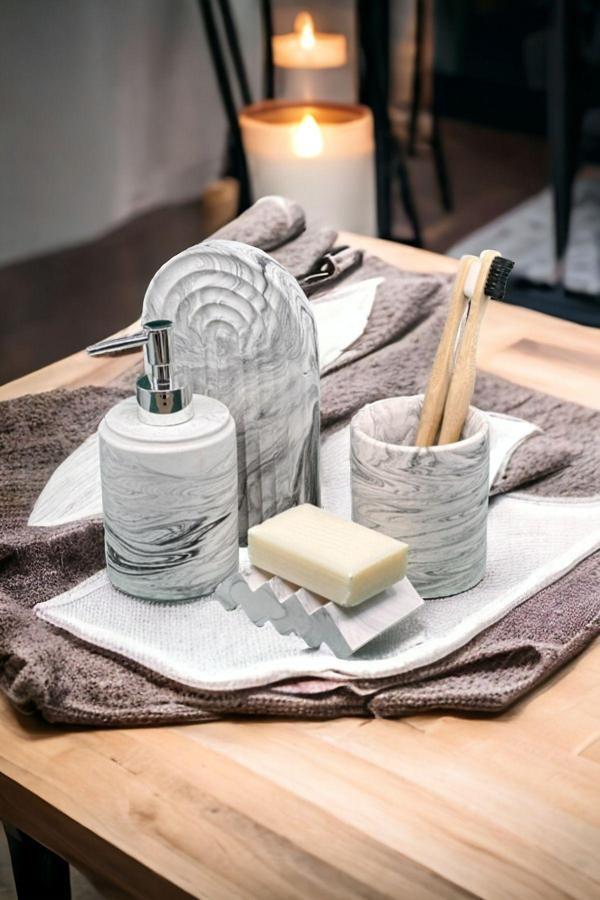 Trust Stone Marble Serisi Sıvı Sabunluk Ve Diş Fırçalık Seti - Image 1