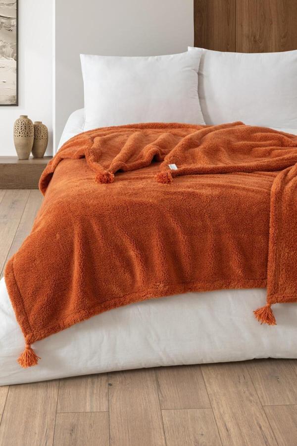 Denizli Concept Yumuşak Kiremit Rengi Puffy Wellsoft Püsküllü Battaniye – Peluş Tv Battaniyesi - Image 1