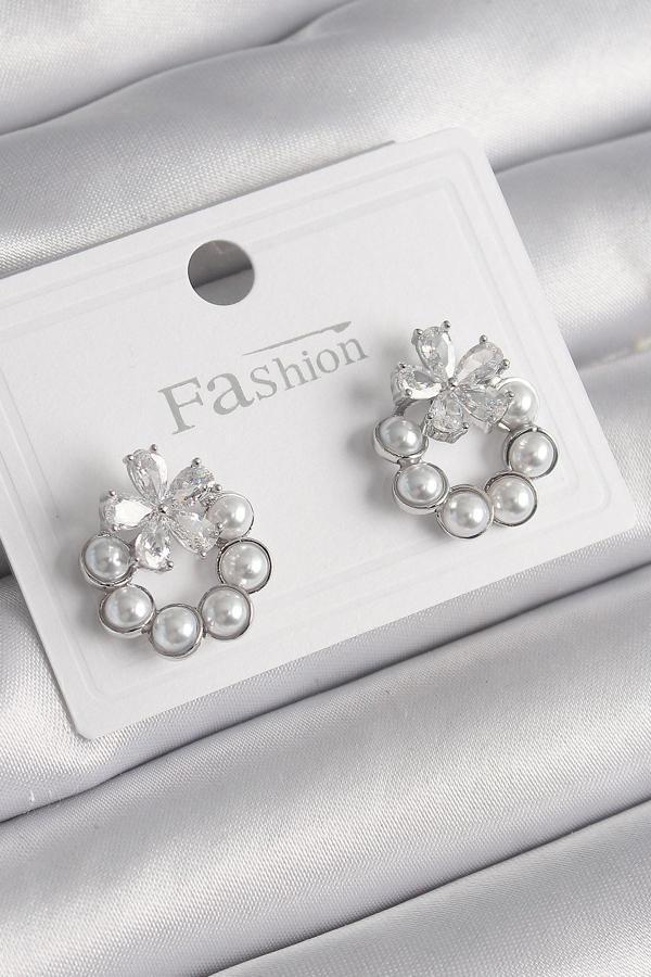 Pirinç Gümüş Renk İncili Halka Model Zirkon Taşlı Çiçek Detay Kadın Küpe - Image 1