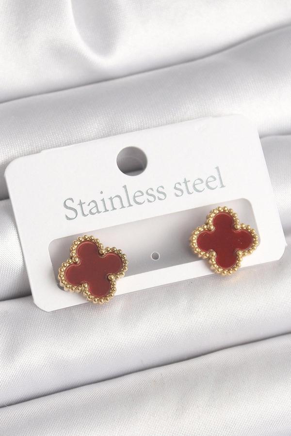 Pirinç Gold Renk Bordo Yonca Model Kadın Küpe - Image 1