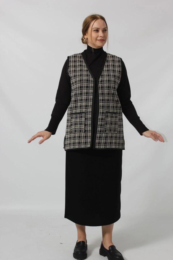 Y466 SİYAH-KREM KARELİ DESENLİ CEPLİ MEVSİMLİK ANNE YELEK - Image 1