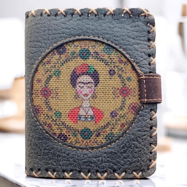 El Yapımı Kadın Cüzdan Vegan Deri Frida Kahlo Görselli Haki Renk - Image 1