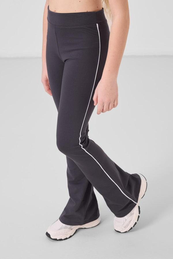 Beyaz-Antrasit Pamuklu O Yaka Standart Fit Basic İspanyol Paça Kız Çocuk Tayt Takım - 75192 - Image 1