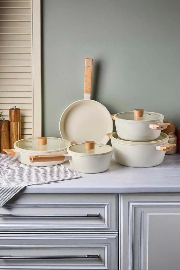Cookwood Beige 9 Parça Tencere Tava Seti Indüksiyon Tabanlı Ahşap Saplı 18081 - Image 1