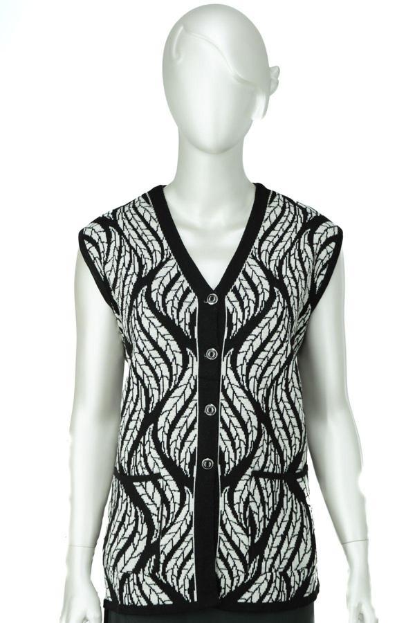 Oppland Kadın Kışlık Yünlü Örme Anne Yelek V Yaka Kırlangıç Motifli Çift Cepli Düğmeli Tam Kalıp Krem L - Image 1