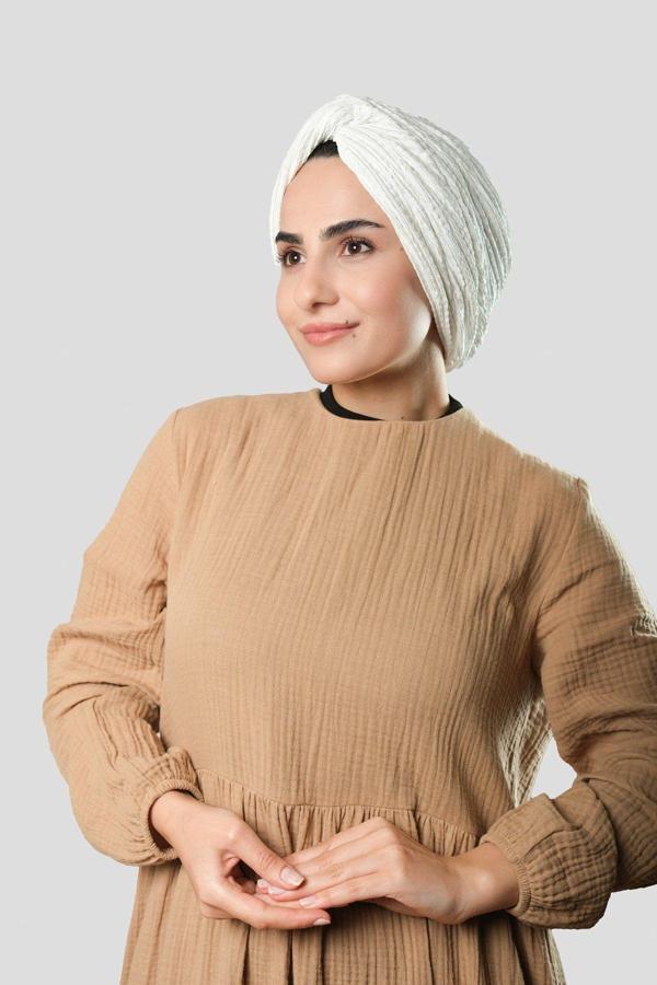 Hürrem Bone Krem Çapraz Büzgülü Piliseli Tesettür Bone Fukuro Kendinden Desenli 2316_40 - Image 1