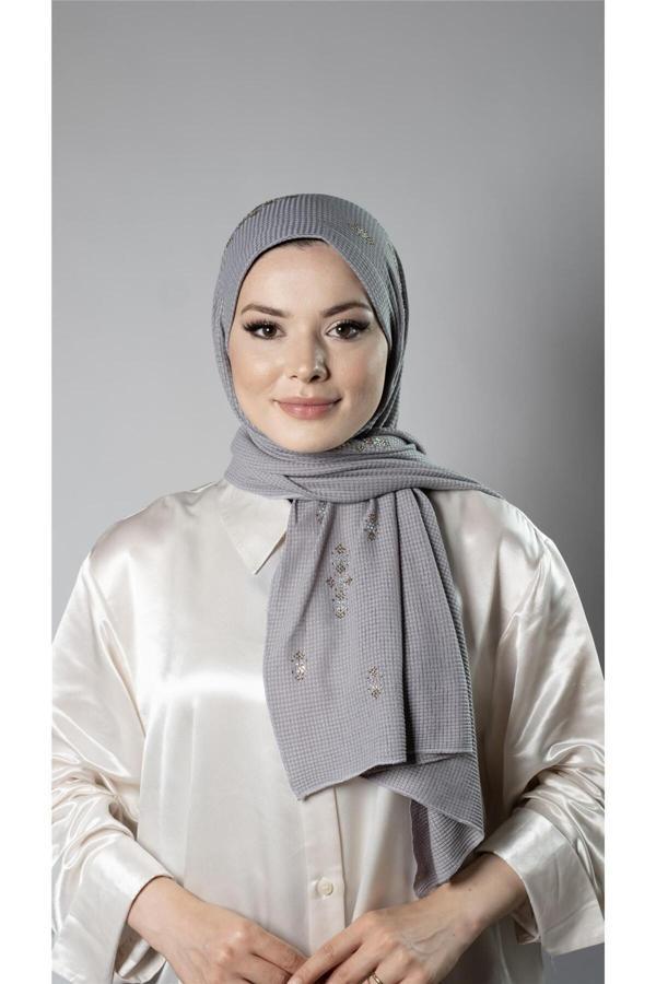Hürrem Bone Gri Pratik Hazır Geçmeli Tesettür Şal Örme Kumaş Taşlı Çiçek Desenli  2118C_15 - Image 1